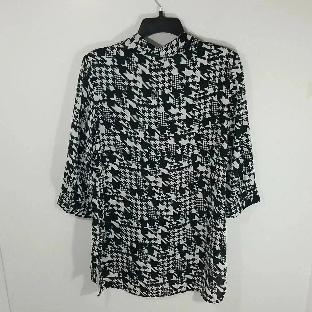 {Chico’s} Black & White Houndstooth Print Blouse 3/4 Sleeve High Low Hem - Picture 4 of 15